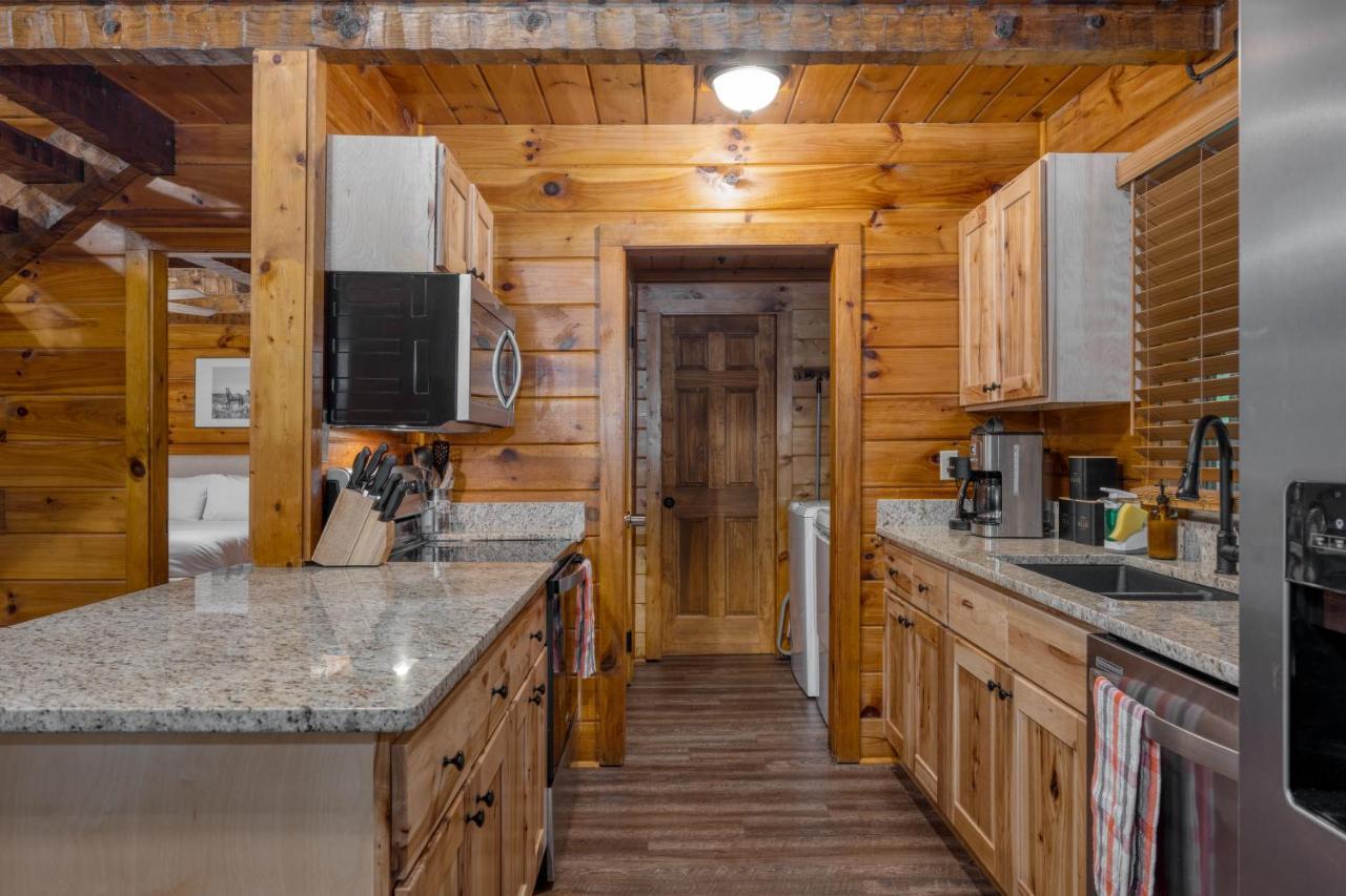 The Dudley Cabins By Avantstay Sevierville Exterior photo