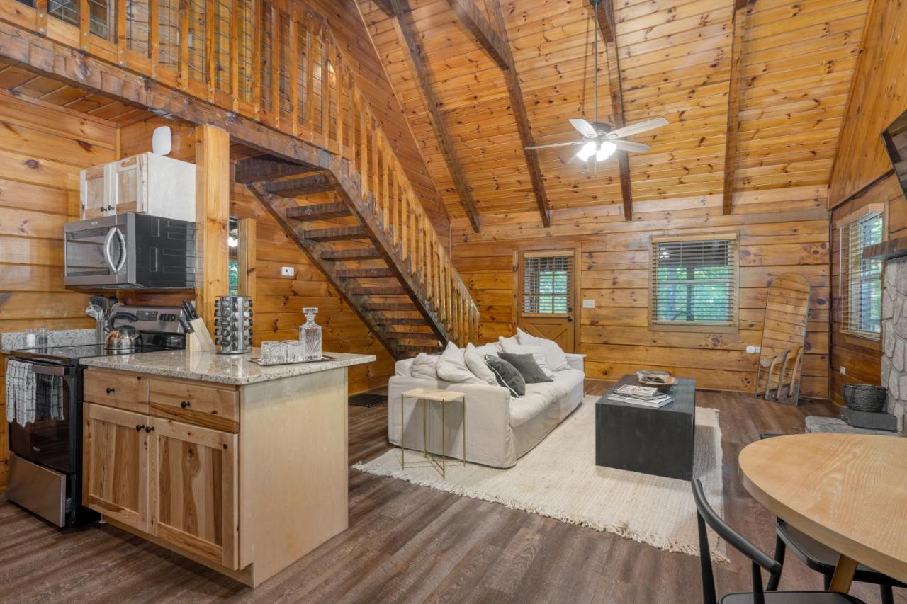 The Dudley Cabins By Avantstay Sevierville Exterior photo
